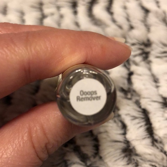 Lipsense Ooops Remover - Picture 5 of 5